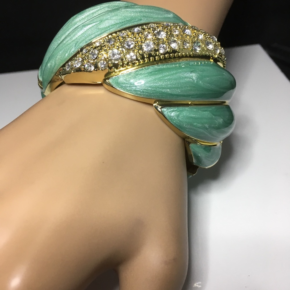 Jewelry - Picture 3 of 7